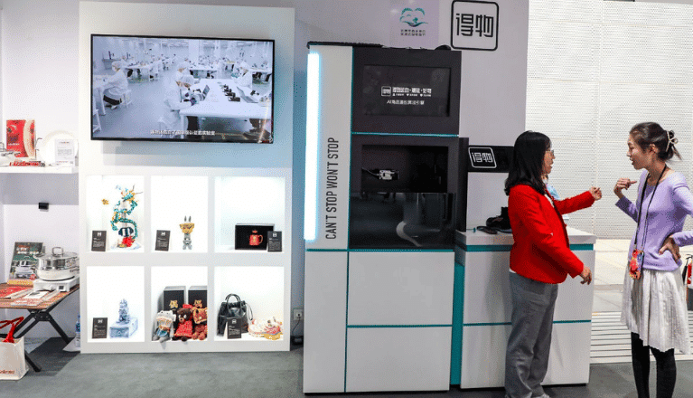 Dewu’s booth at China International Import Expo